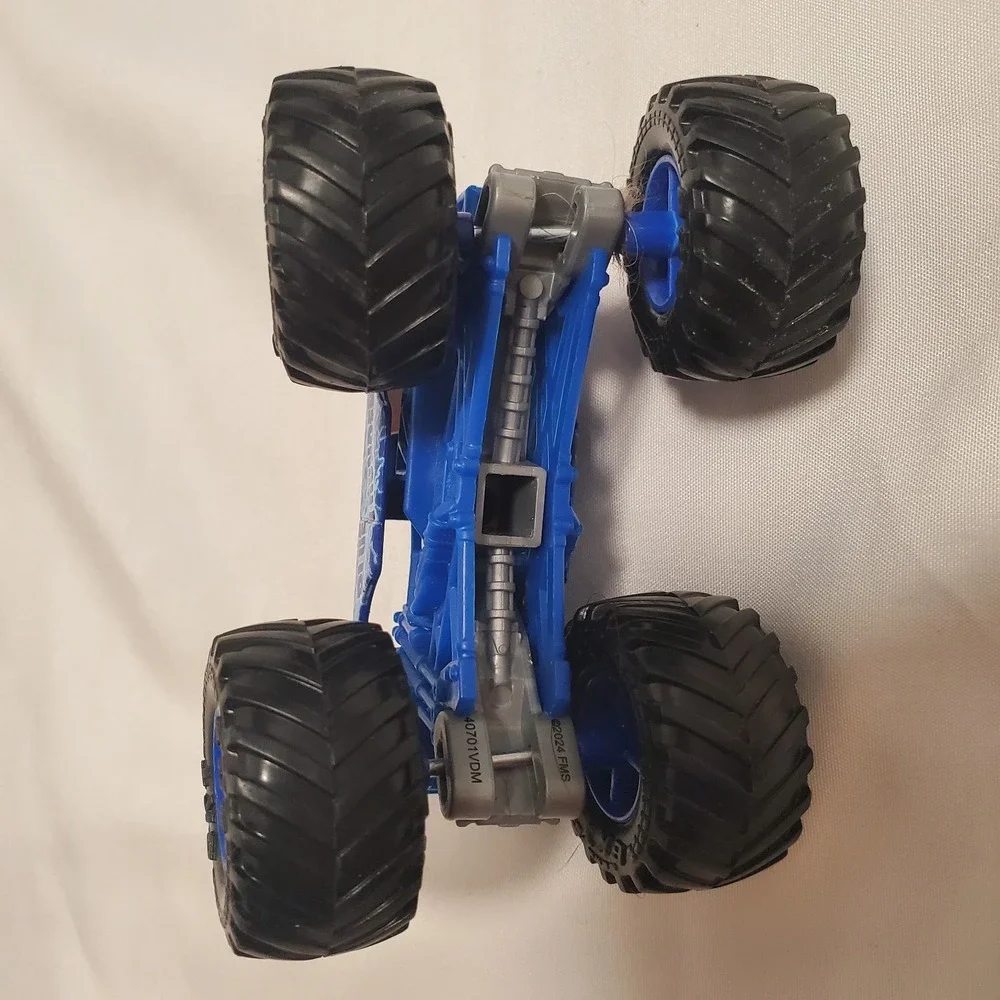 Spin Master 2024 Monster Jam Series 7 Blue Thunder 1:64th